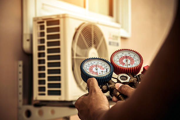 Professional Hvac technician working in Yale, IA